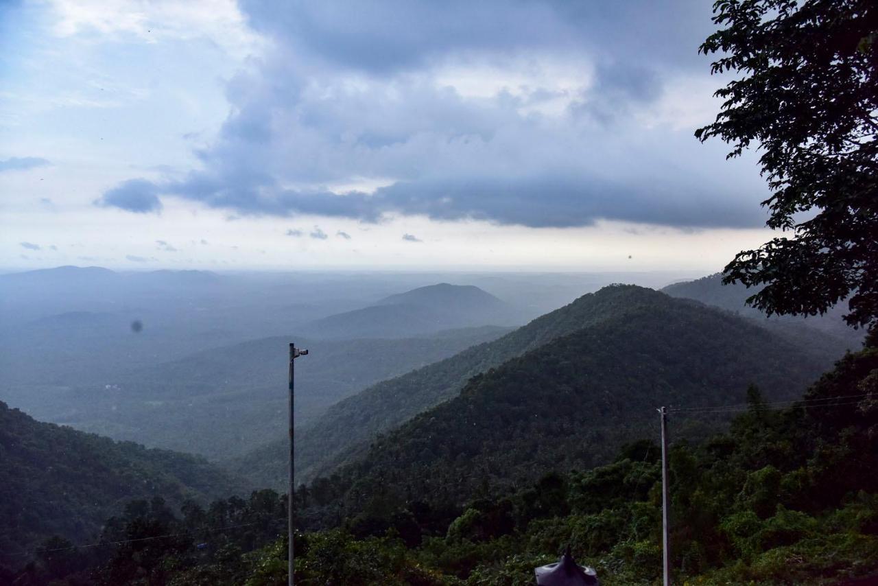 Mount Stratus Resort Vayalada Balussery エクステリア 写真