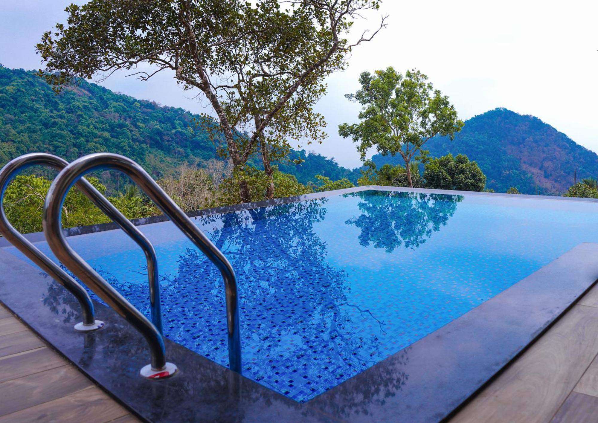 Mount Stratus Resort Vayalada Balussery エクステリア 写真